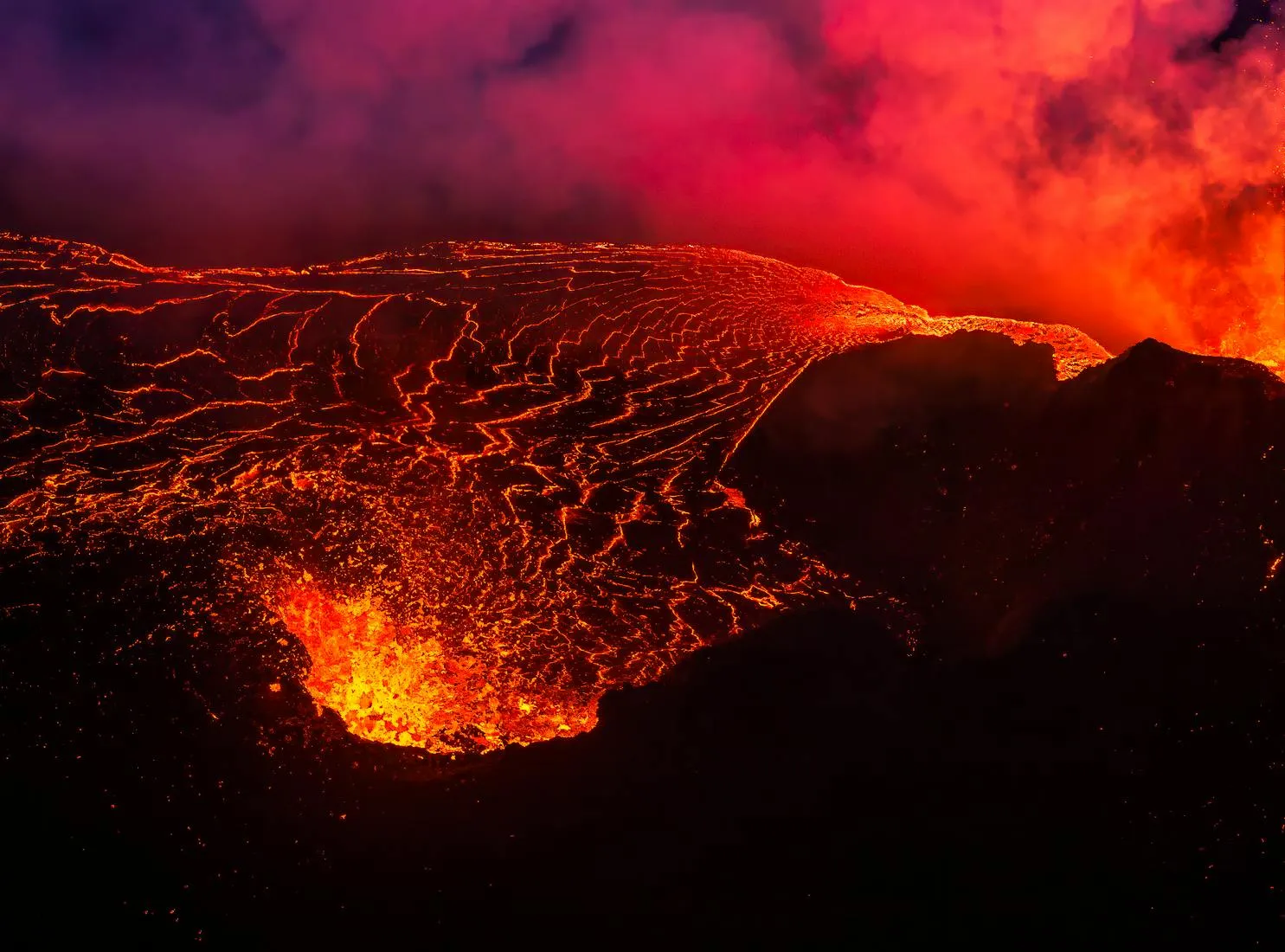 无限臀山熔岩发光景象 - 无限臀山 近距离实拍